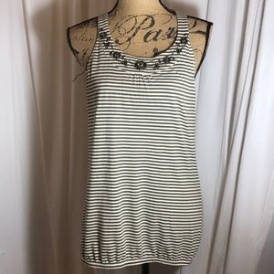 Vanity Green White Embroidered Tank Top Wood Ring